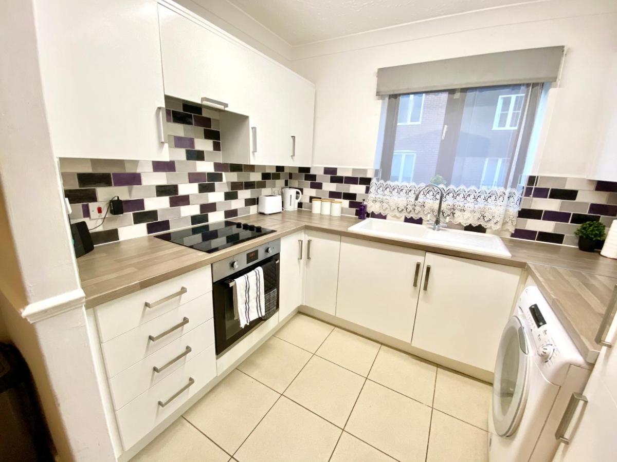 Easyrest Spalding - 4 Beds & Free Parking - Central & Modern Open Plan Apartment - Convenient Location Extérieur photo