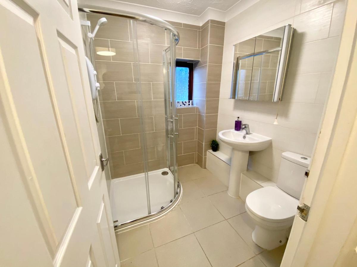 Easyrest Spalding - 4 Beds & Free Parking - Central & Modern Open Plan Apartment - Convenient Location Extérieur photo