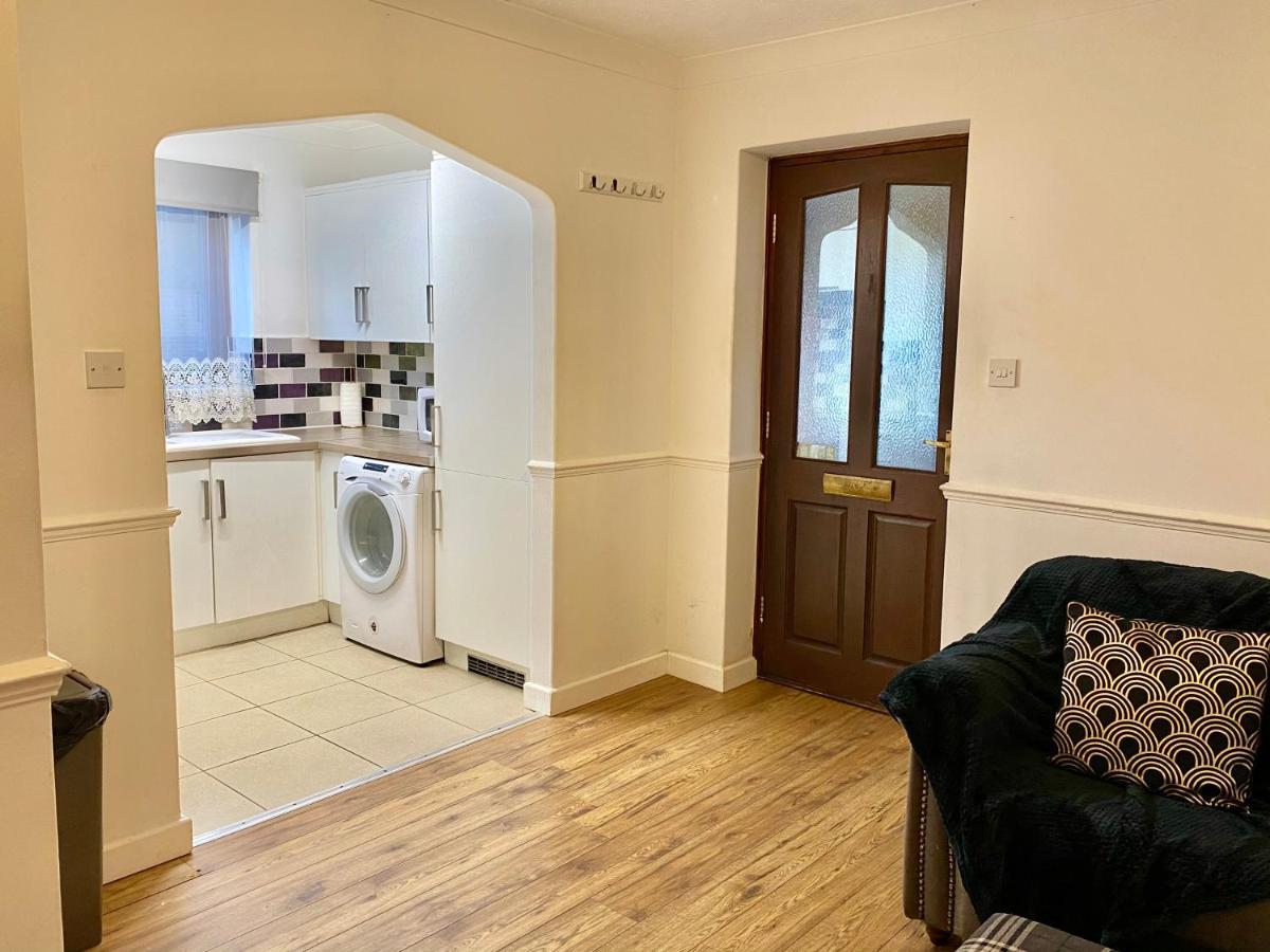 Easyrest Spalding - 4 Beds & Free Parking - Central & Modern Open Plan Apartment - Convenient Location Extérieur photo