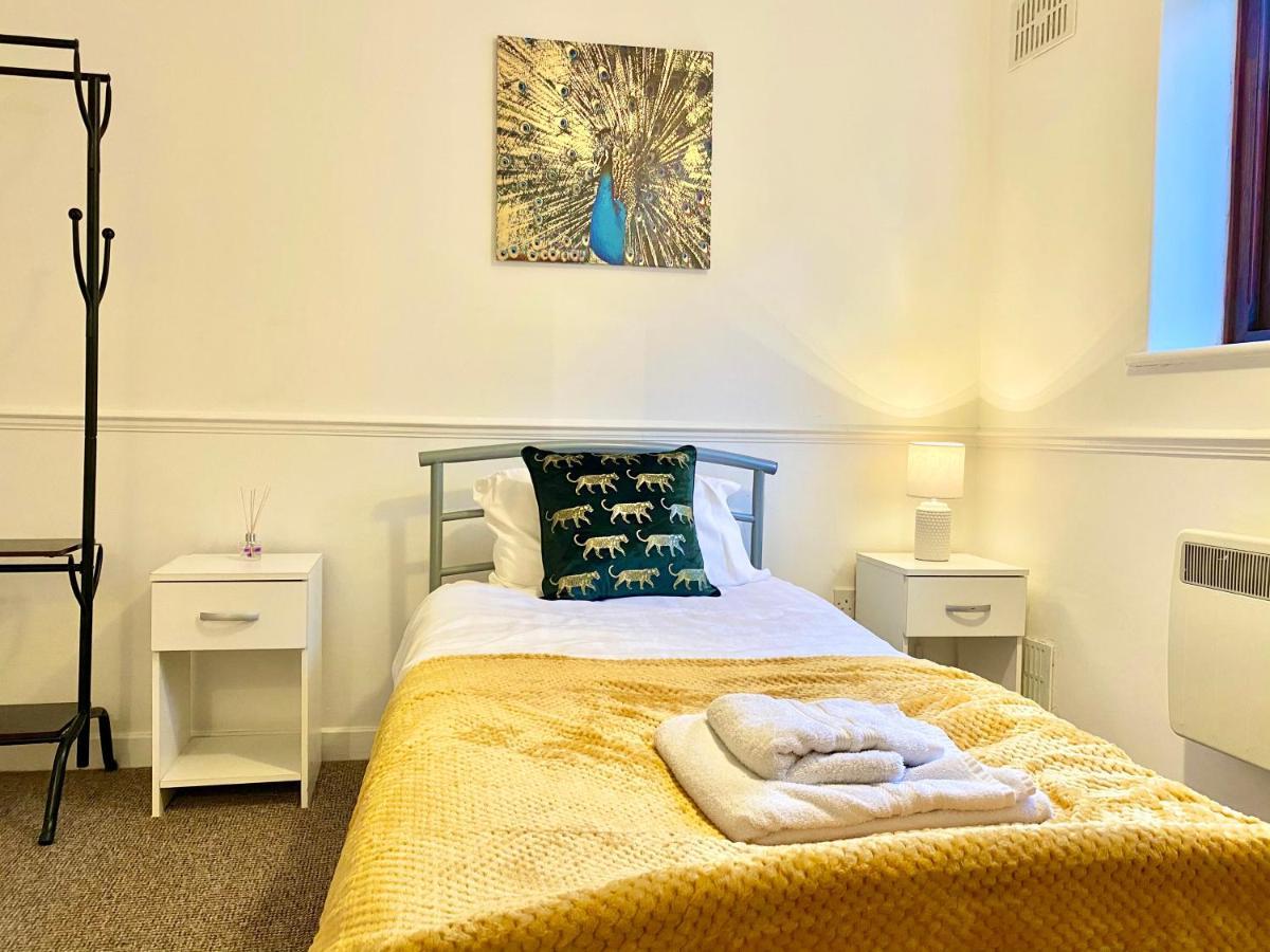 Easyrest Spalding - 4 Beds & Free Parking - Central & Modern Open Plan Apartment - Convenient Location Extérieur photo