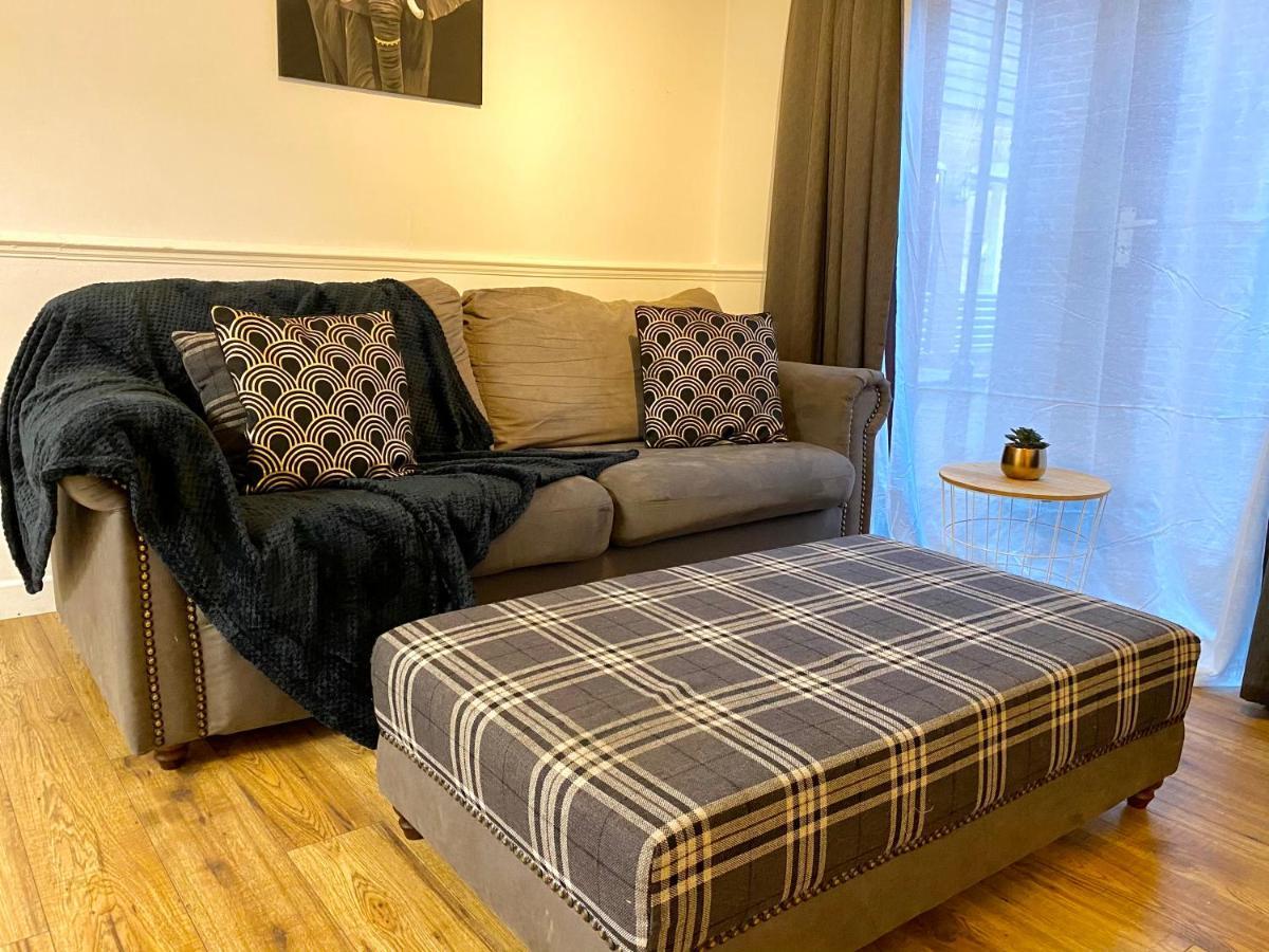 Easyrest Spalding - 4 Beds & Free Parking - Central & Modern Open Plan Apartment - Convenient Location Extérieur photo